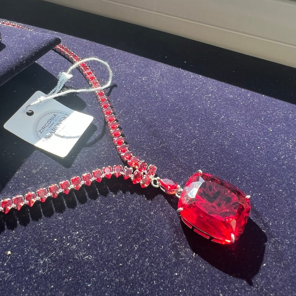 Gorgeous Swarovski Elements Ruby Shade Necklace 5… - image 5